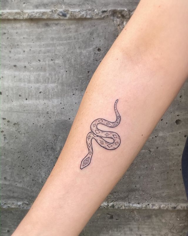 tattoo femenino de serpiente 72