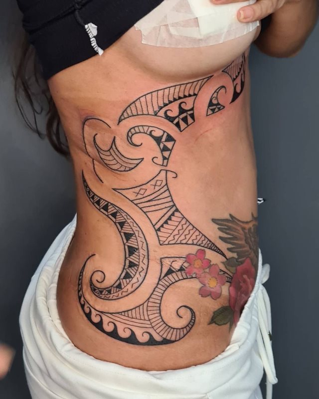 tattoo femenino de tribal 10