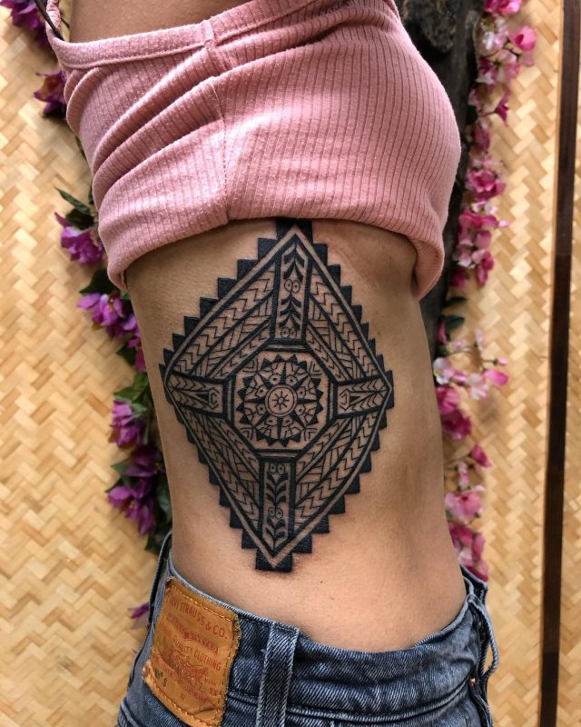 tattoo femenino de tribal 11
