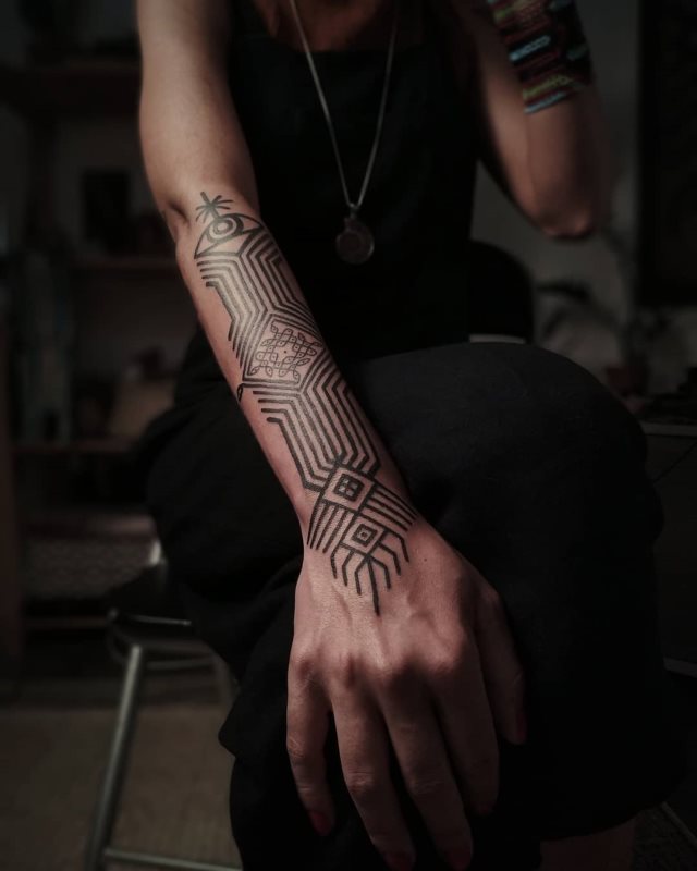 tattoo femenino de tribal 12