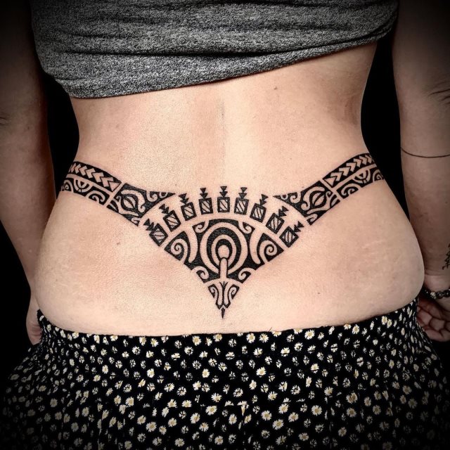 tattoo femenino de tribal 14