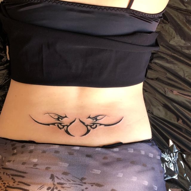 tattoo femenino de tribal 15