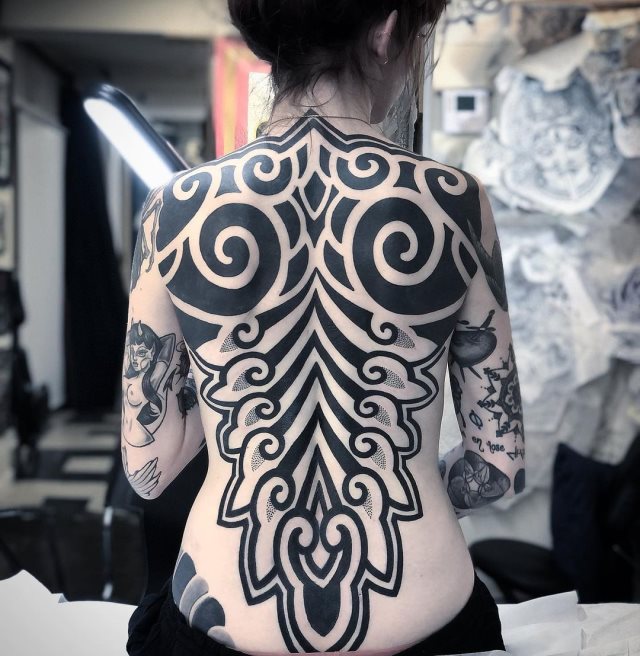 tattoo femenino de tribal 16