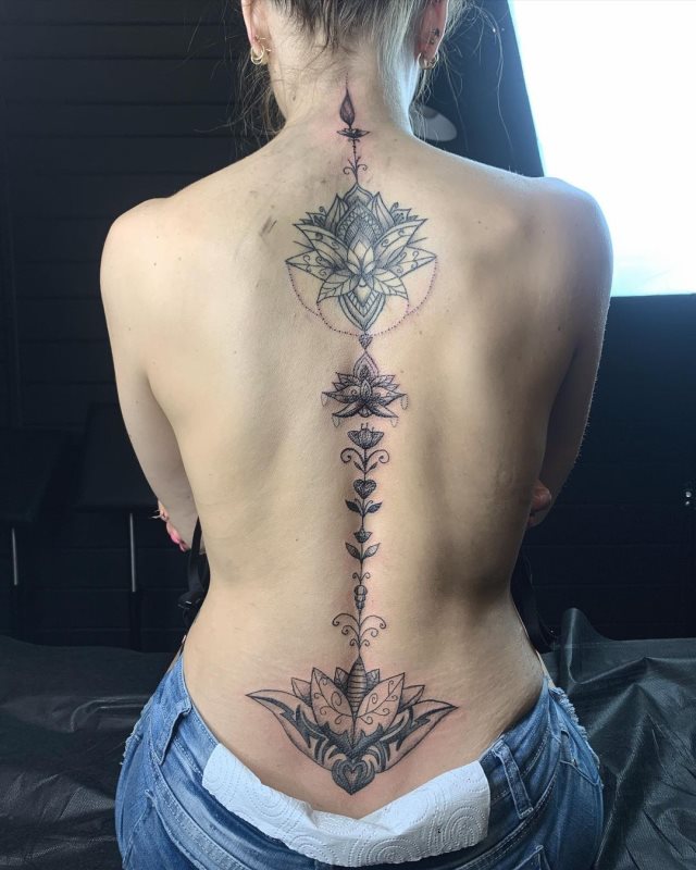 tattoo femenino de tribal 35