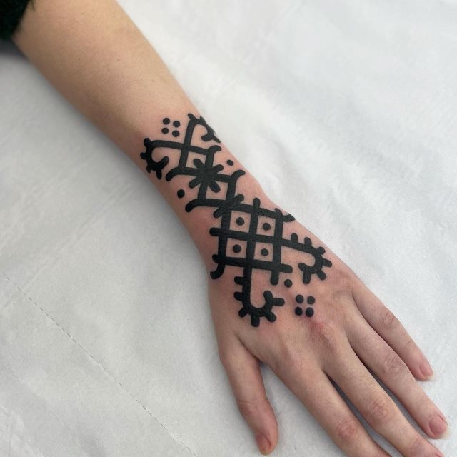 tattoo femenino de tribal 44