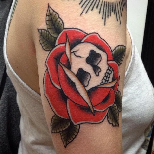 tattoo femenino de una calavera 07