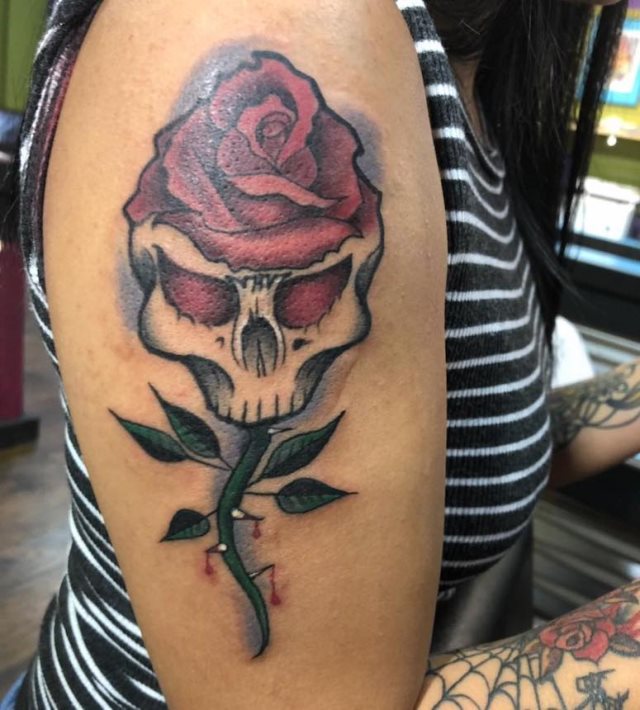 tattoo femenino de una calavera 103