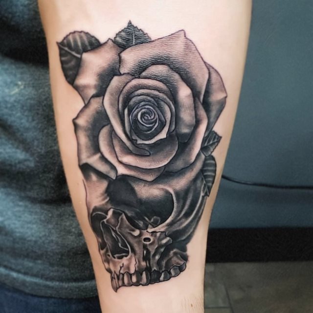tattoo femenino de una calavera 104