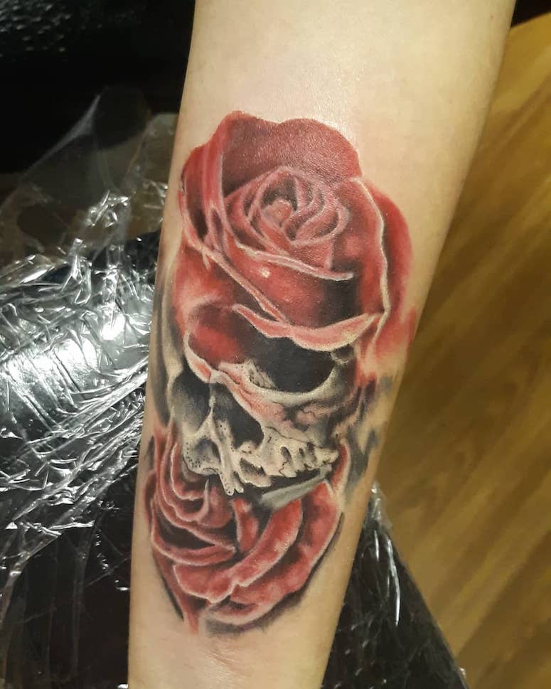 tattoo femenino de una calavera 106