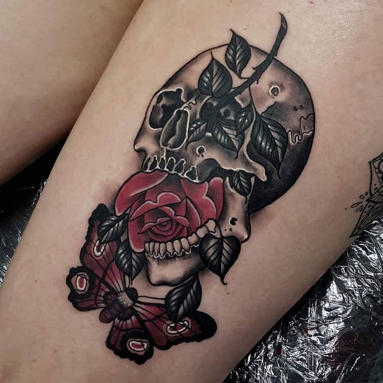 tattoo femenino de una calavera 108