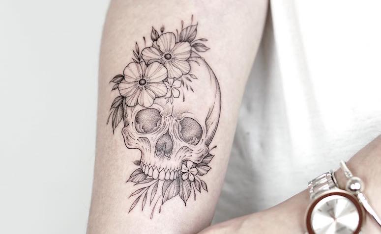 tattoo femenino de una calavera 111