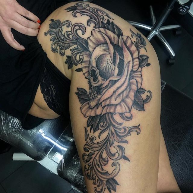 tattoo femenino de una calavera 12