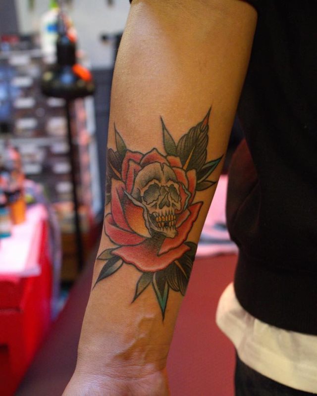 tattoo femenino de una calavera 14