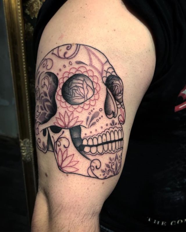 tattoo femenino de una calavera 18
