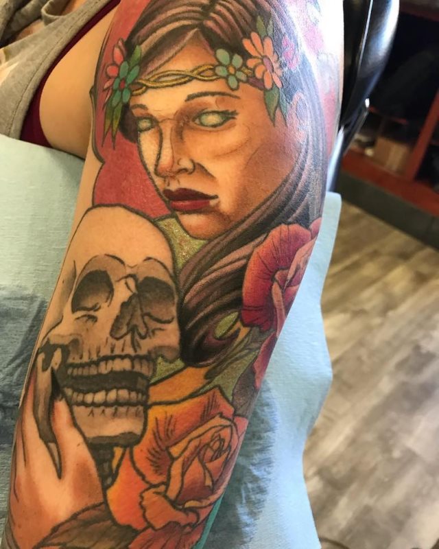 tattoo femenino de una calavera 22