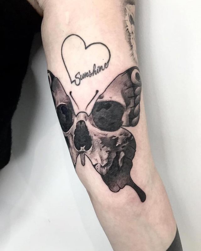 tattoo femenino de una calavera 23