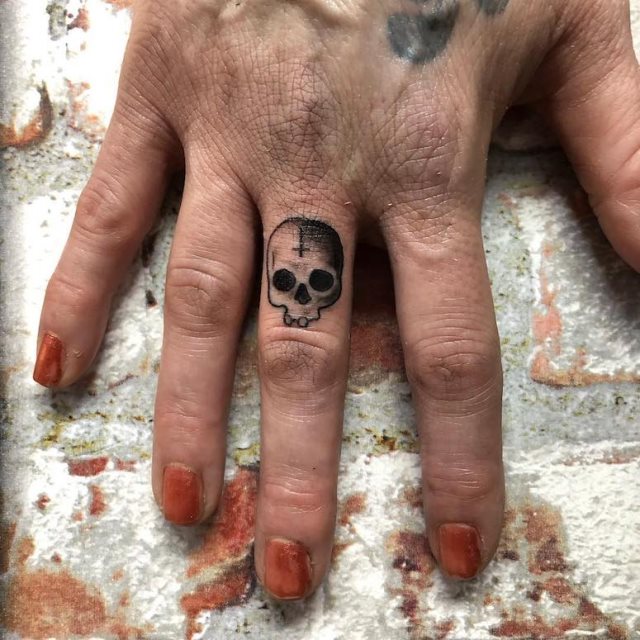tattoo femenino de una calavera 25