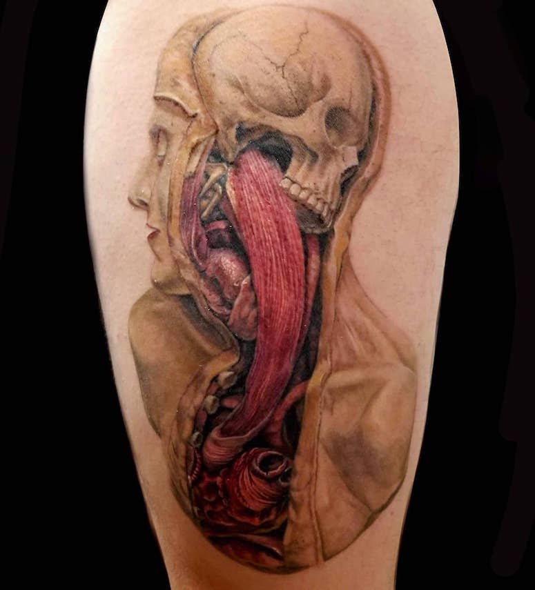 tattoo femenino de una calavera 28