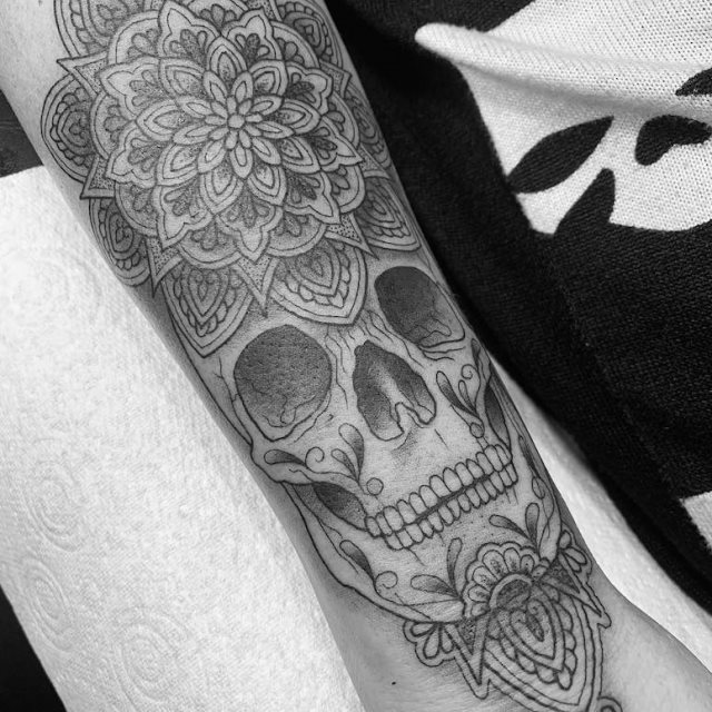 tattoo femenino de una calavera 31