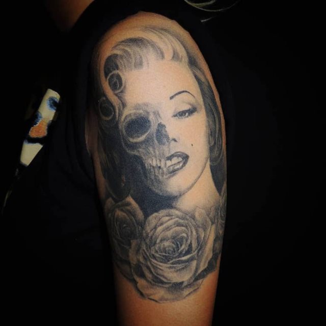 tattoo femenino de una calavera 33