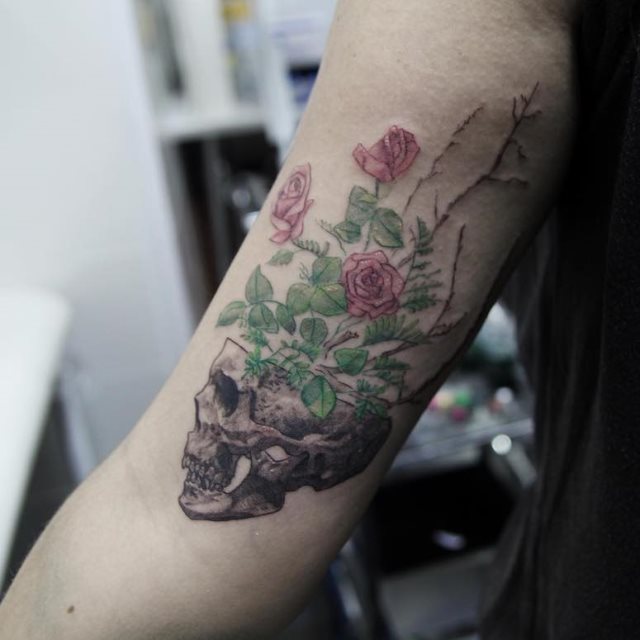 tattoo femenino de una calavera 39