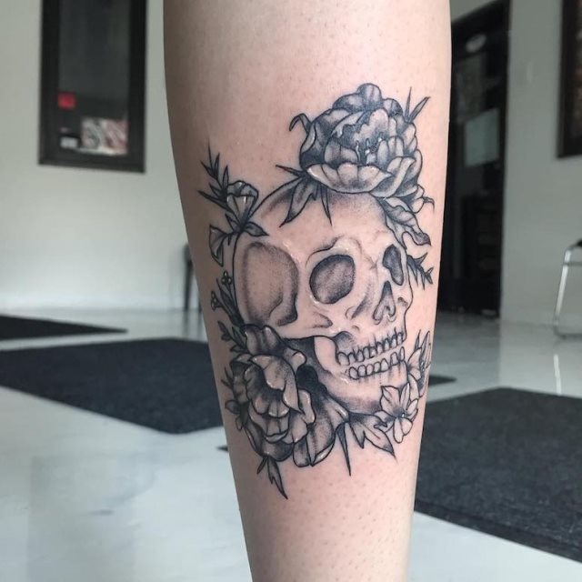 tattoo femenino de una calavera 49