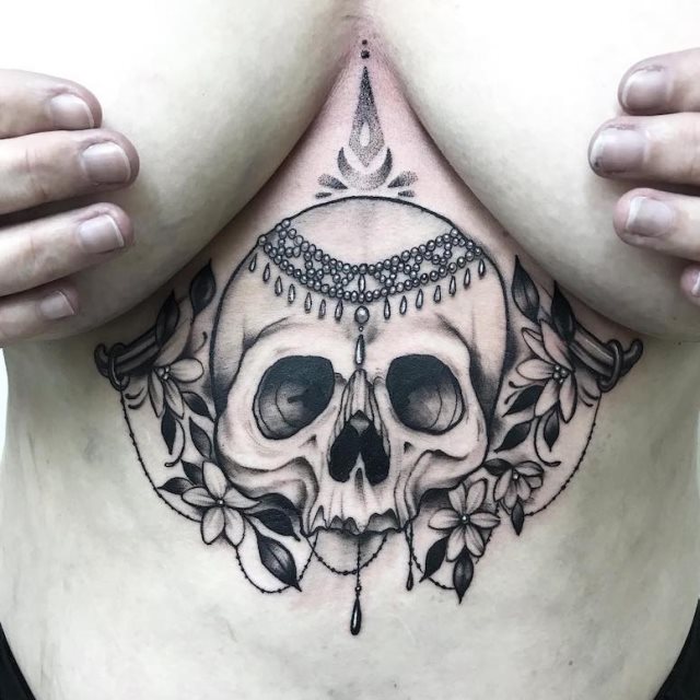 tattoo femenino de una calavera 58