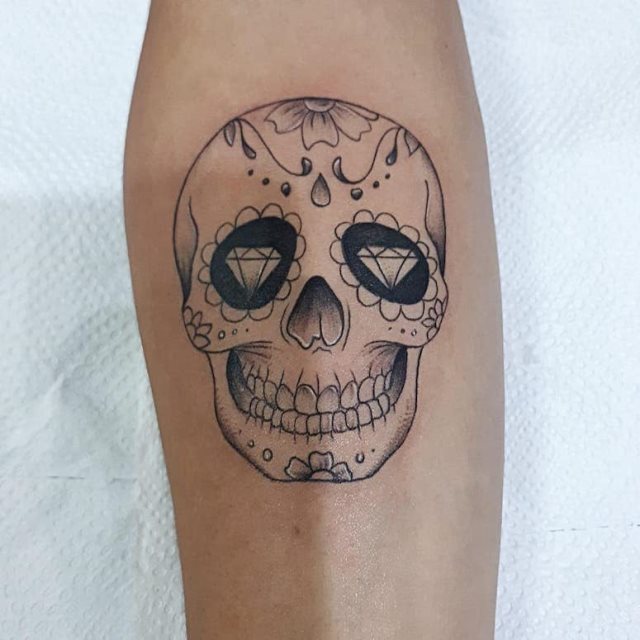 tattoo femenino de una calavera 72
