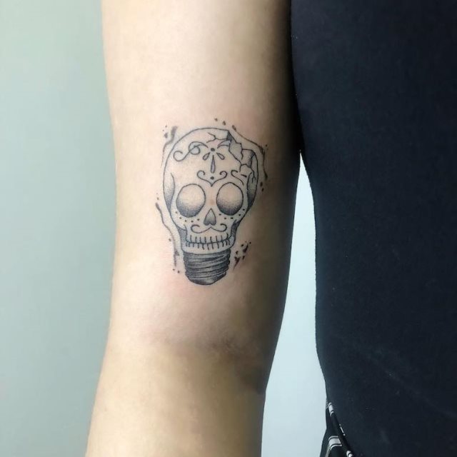 tattoo femenino de una calavera 76