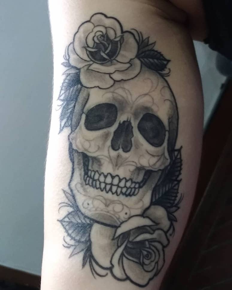 tattoo femenino de una calavera 77