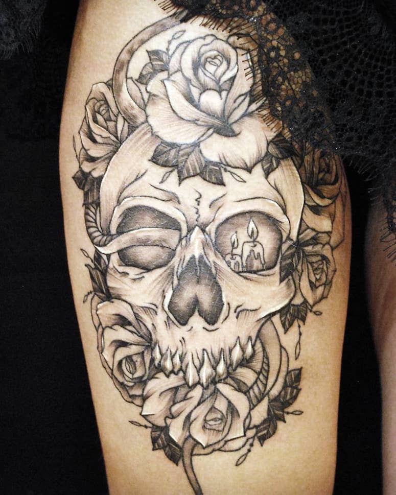 tattoo femenino de una calavera 80