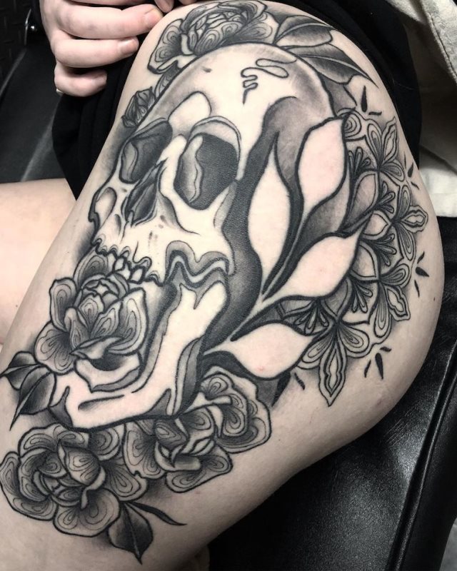 tattoo femenino de una calavera 85