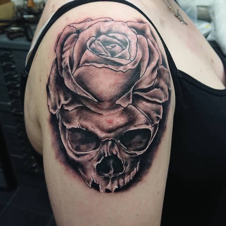tattoo femenino de una calavera 91