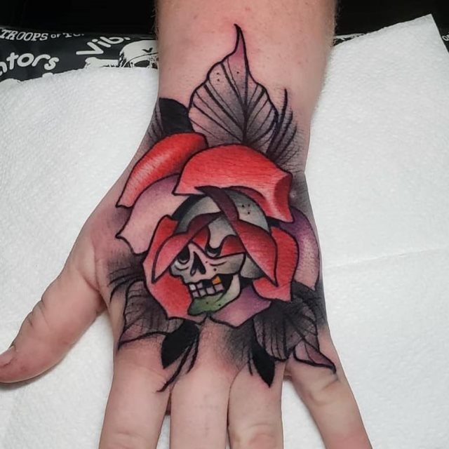 tattoo femenino de una calavera 93