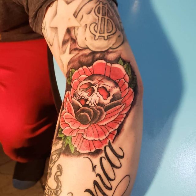 tattoo femenino de una calavera 95