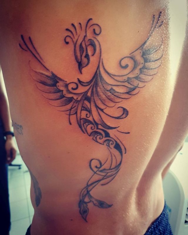 tattoo femenino del fenix 16
