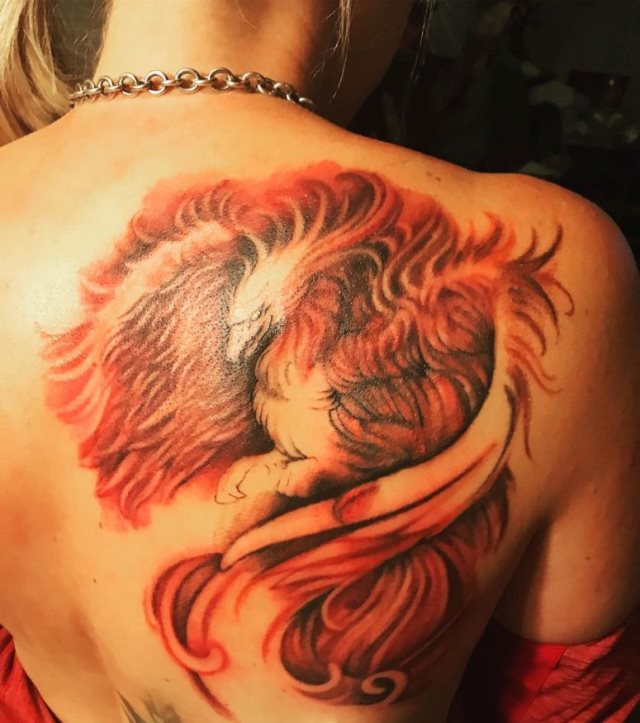 tattoo femenino del fenix 44