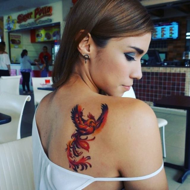 tattoo femenino del fenix 47