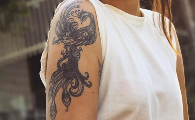 tattoo femenino del fenix 51