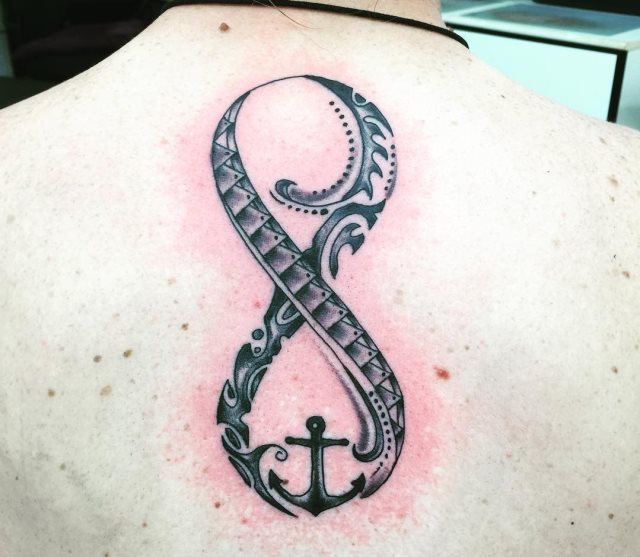 tattoo femenino del infinito 02