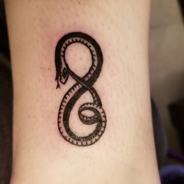 tattoo femenino del infinito 05