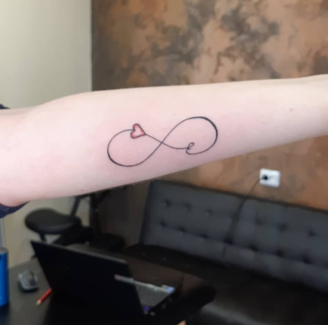tattoo femenino del infinito 06