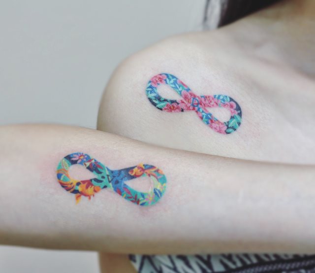 tattoo femenino del infinito 08