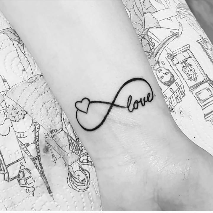 tattoo femenino del infinito 09