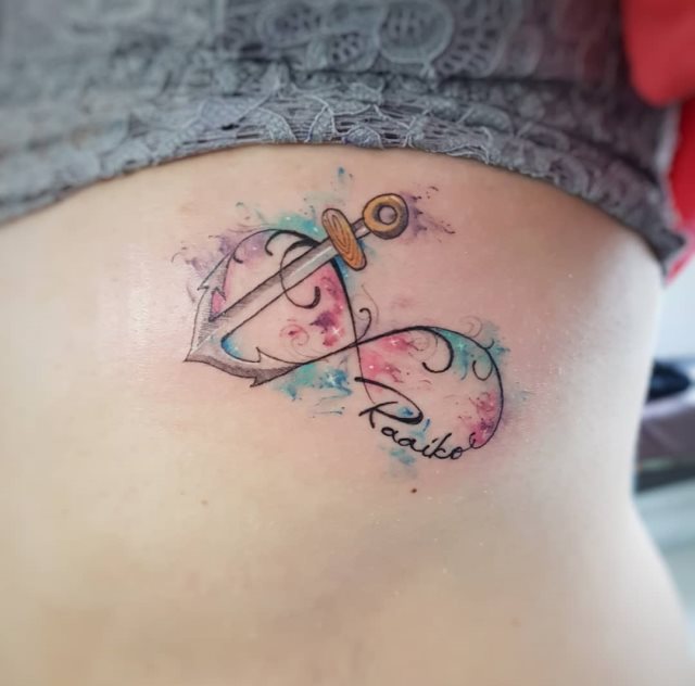 tattoo femenino del infinito 13