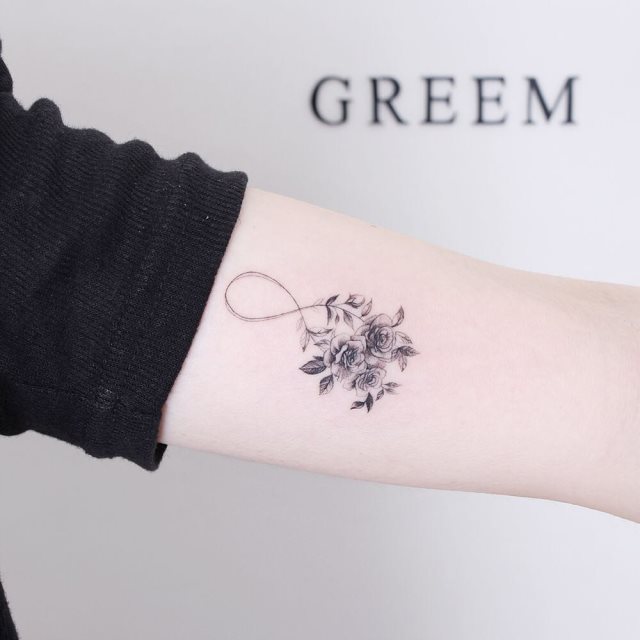tattoo femenino del infinito 14