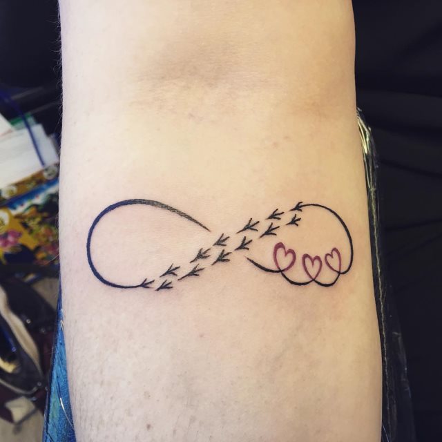tattoo femenino del infinito 15