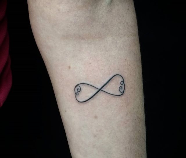 tattoo femenino del infinito 23