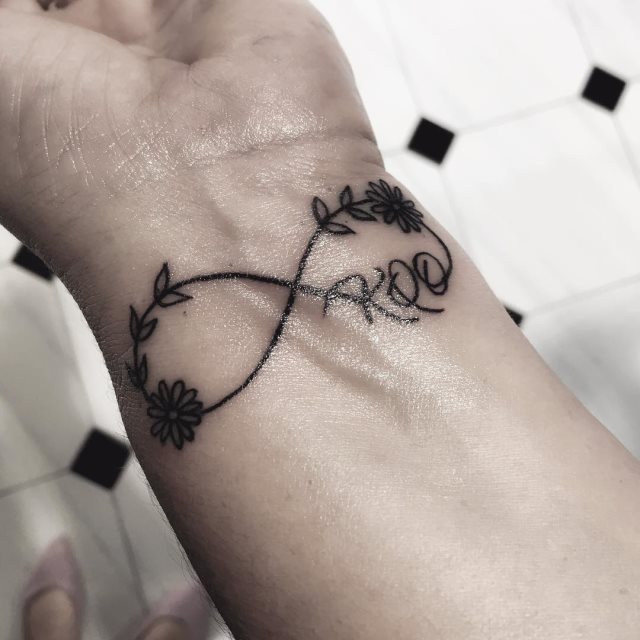 tattoo femenino del infinito 55