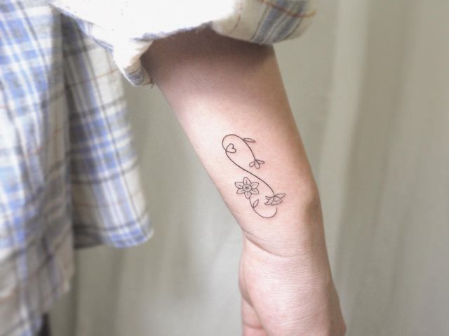 tattoo femenino del infinito 57